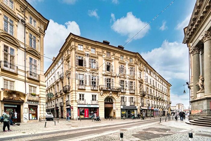 Appartamento trilocale in vendita in Via Milano, Torino