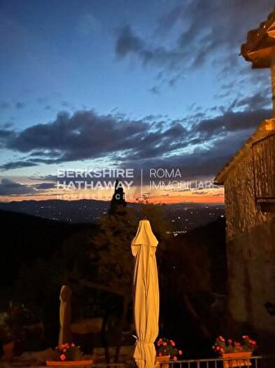 Casa con 6 locali in affitto in Località Il Colle, Trevi