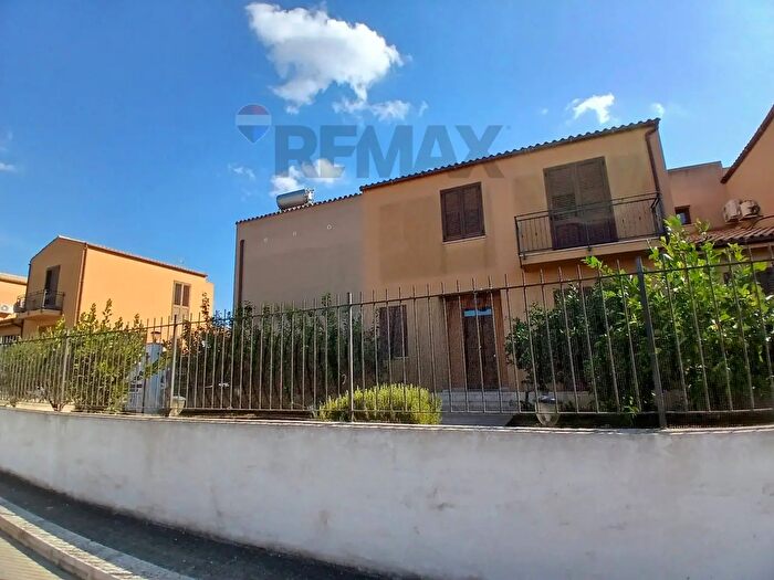Casa con 6 locali in vendita in Via Portella della Ginestra, Misiliscemi