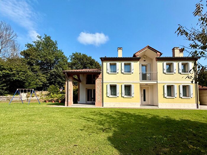 Casa con 5 locali in vendita in Via del Molino, Cinto Euganeo