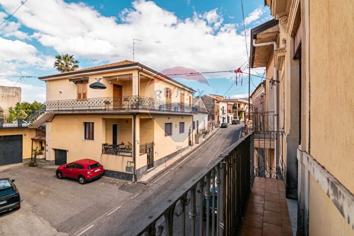 Casa quadrilocale in vendita in Via Battiati, Aci Bonaccorsi