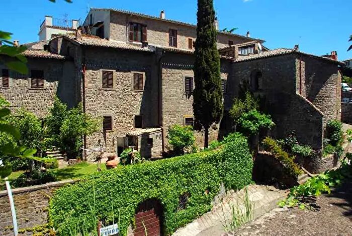 Casa con 9 locali in vendita in Piazza SantAgostino Montefiascone, Montefiascone