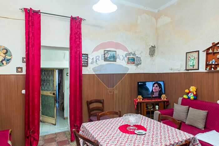 Appartamento trilocale in vendita in Via Bastione San Giovanni, Catania