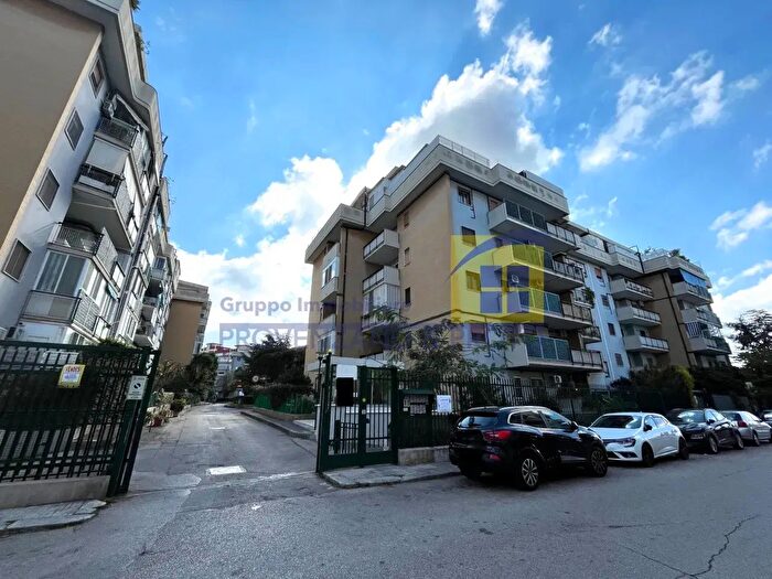 Appartamento trilocale in vendita in Viale Belgio, Brindisi