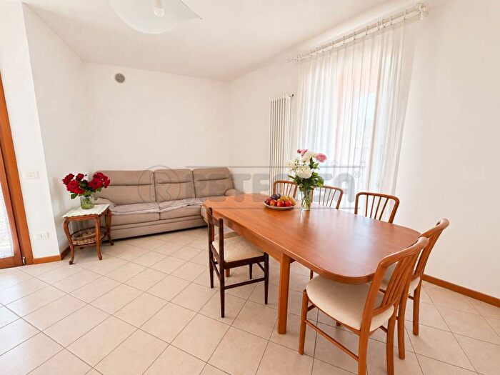 Appartamento con 5 locali in affitto in Via Olmo, Centro, Malo