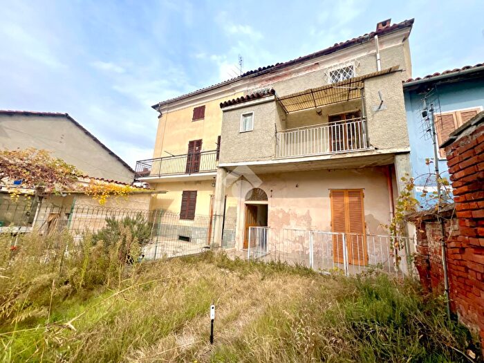 Casa con 6 locali in vendita in Via IV Novembre, Buttigliera DAsti
