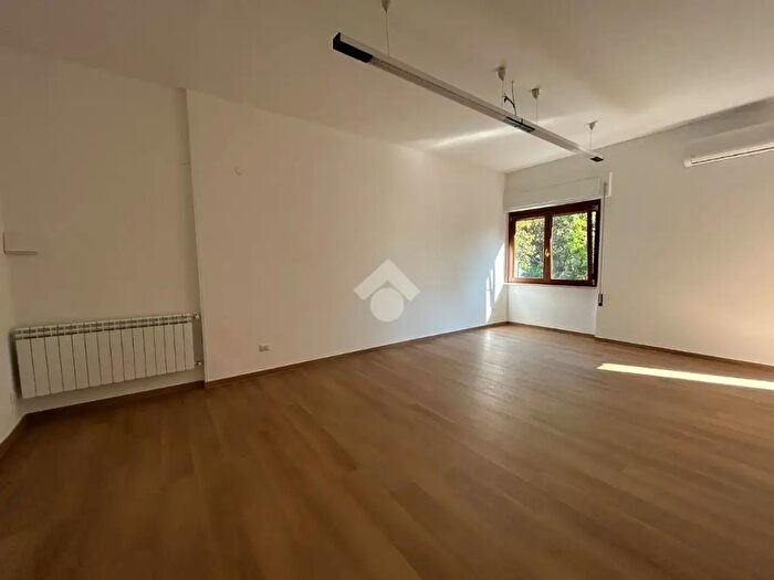 Appartamento con 5 locali in affitto in Via Vincenzo Grosso, Cassino