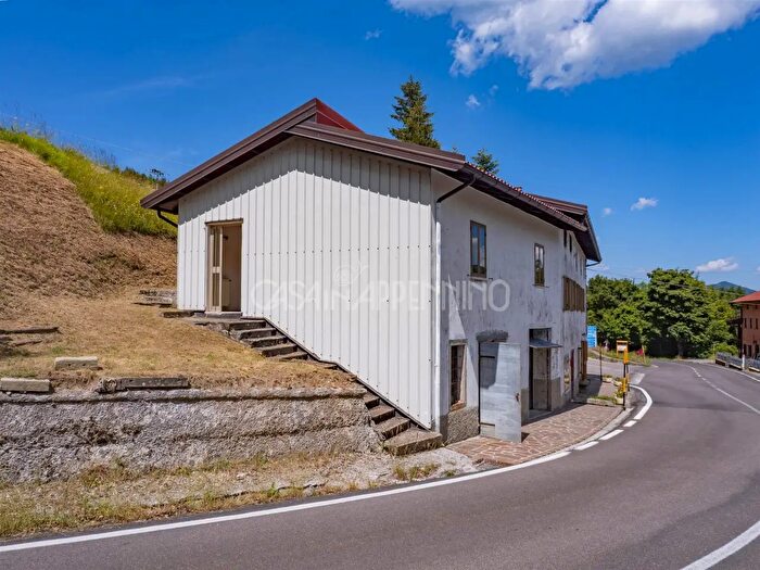 Appartamento con 12 locali in vendita in Frassinoro