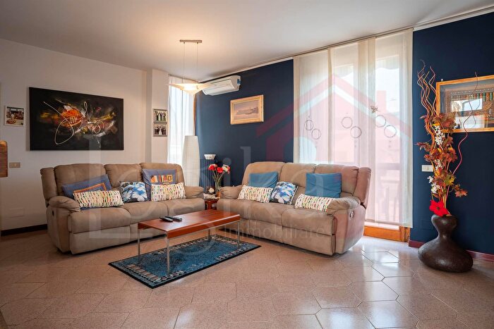 Appartamento quadrilocale in vendita in Via Venezia, Pieve Emanuele