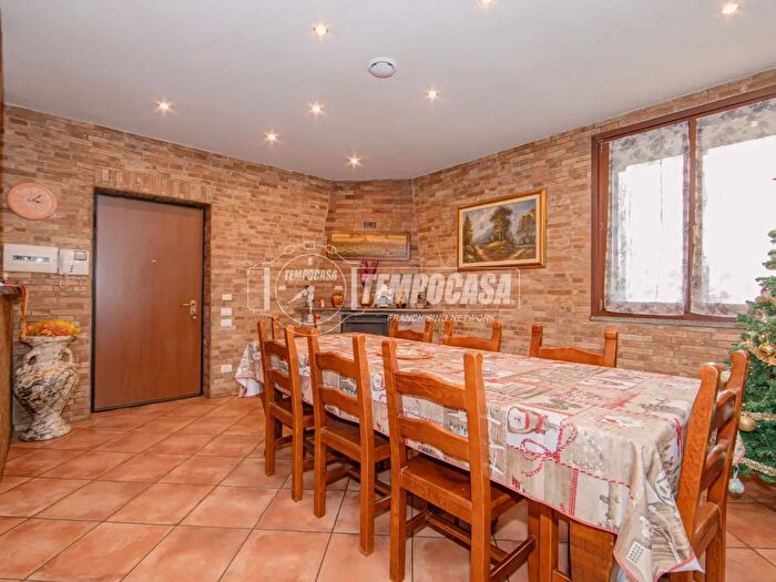 Appartamento trilocale in vendita in Via Borgo San Siro B StrCant, Tromello