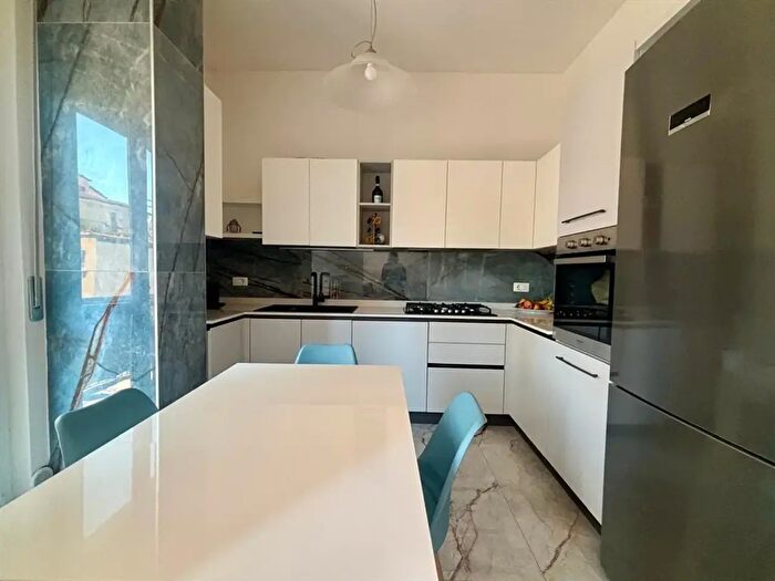 Appartamento quadrilocale in vendita in Via Giulio Romano, Mantova