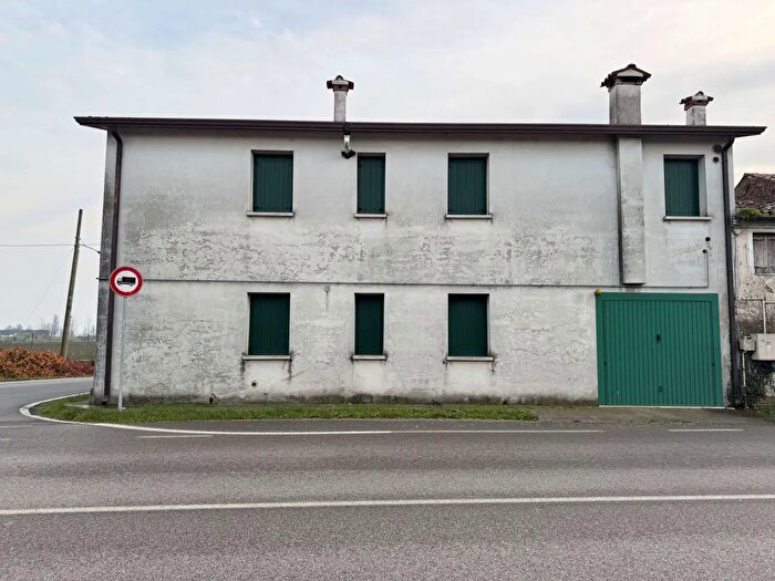 Casa con 8 locali in vendita in Via Gabelle, Casale Di Scodosia