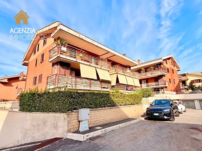 Appartamento bilocale in vendita in Via del Laghetto, Castel Gandolfo