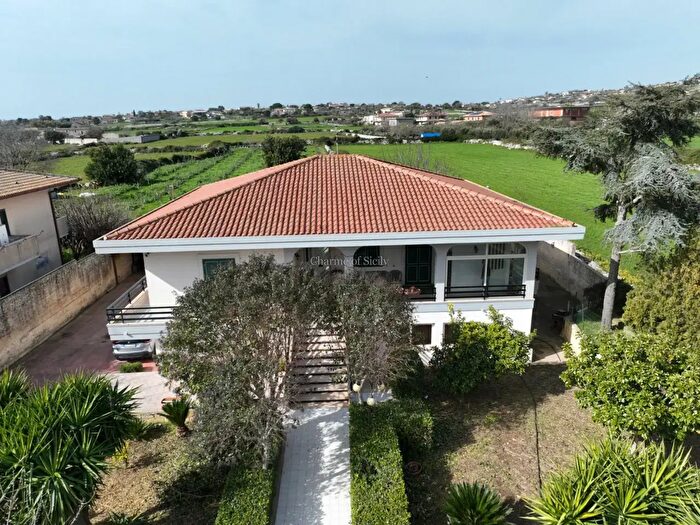 Casa quadrilocale in vendita in Modica