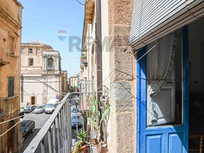 Appartamento quadrilocale in vendita in Via Romano, Caltagirone