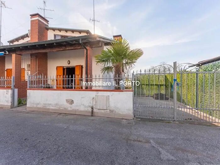 Casa con 5 locali in vendita in Comacchio