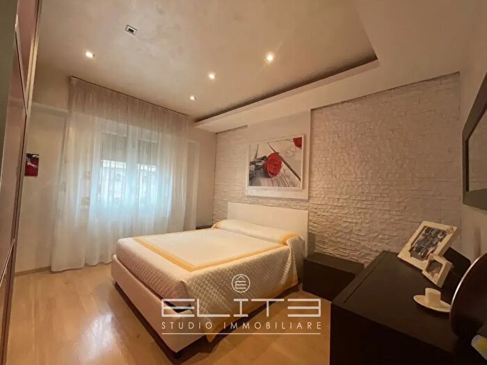 Appartamento trilocale in vendita in Via Esino, Ancona