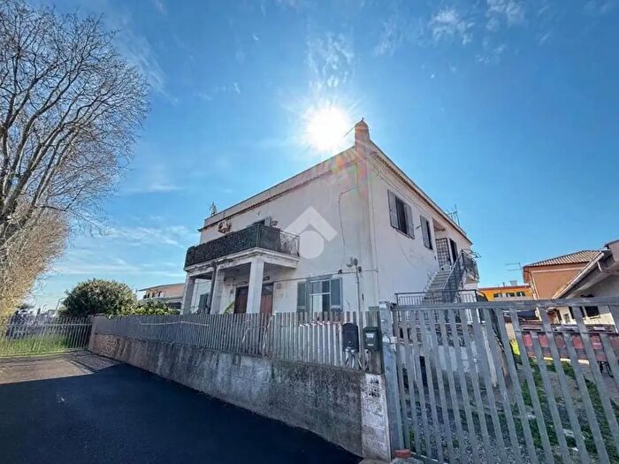 Appartamento trilocale in vendita in Via Portuense, Fiumicino