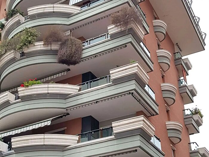 Appartamento trilocale in affitto in Via Copenaghen, Roma