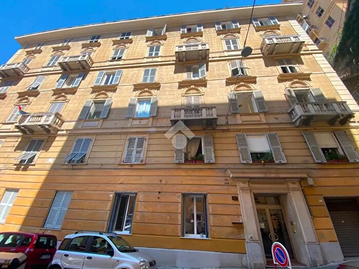 Appartamento con 5 locali in vendita in Via Giuseppe Ferrari, Genova