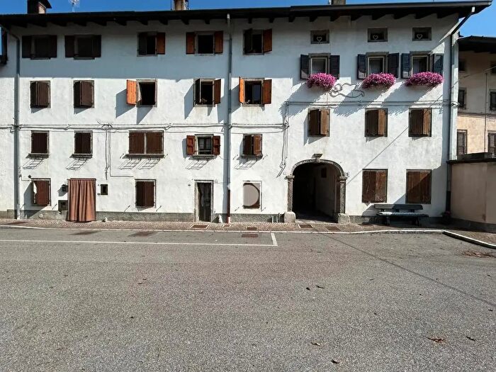 Appartamento quadrilocale in vendita in Piazza Savorgnan, Villa Santina