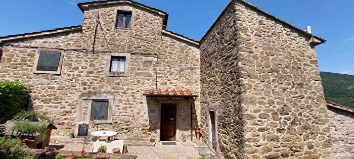 Casa con 6 locali in vendita in Rufina