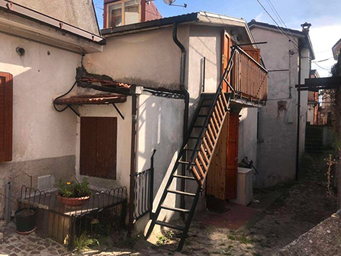 Appartamento quadrilocale in vendita in Via del Castello, Rionero Sannitico