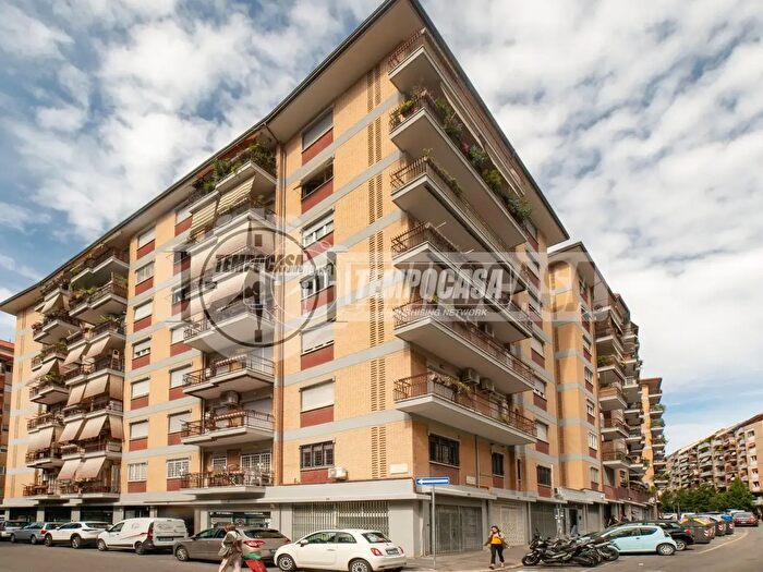 Appartamento trilocale in vendita in Via Franco Bartoloni, Roma