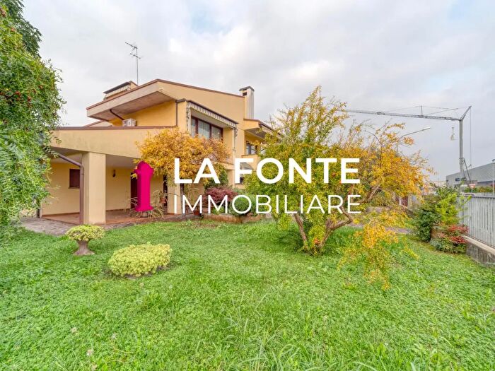 Casa con 5 locali in vendita in Viale del Lavoro, Vigonza