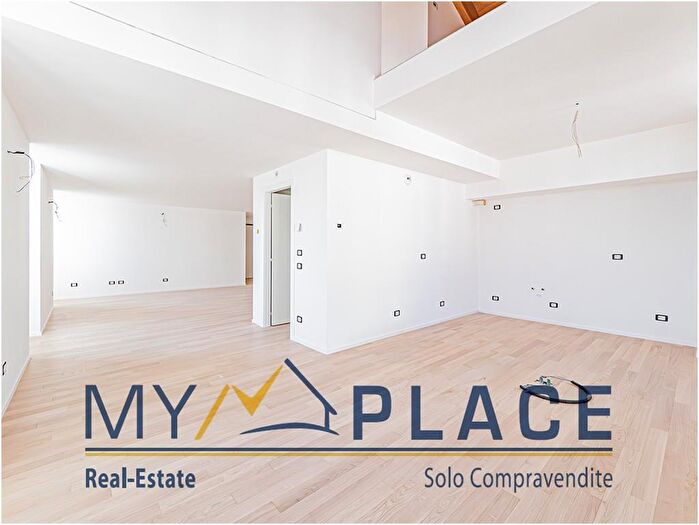 Appartamento trilocale in vendita in Via Ghislanzoni, Lecco