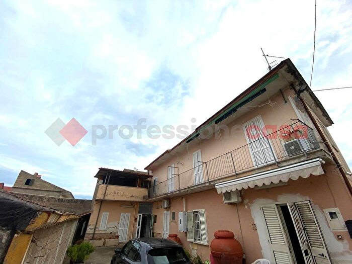 Appartamento quadrilocale in vendita in Via Vigna Venosina, Falciano Del Massico