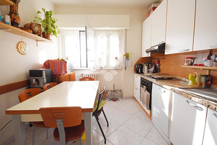 Appartamento trilocale in vendita in Via Virgilio, Seregno