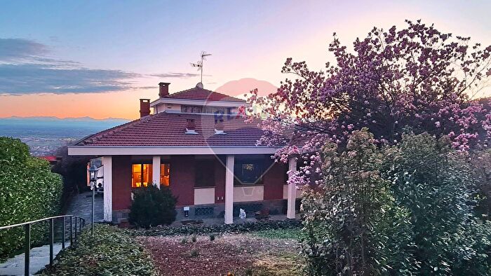 Casa con 6 locali in vendita in Strada Maddalena, Moncalieri