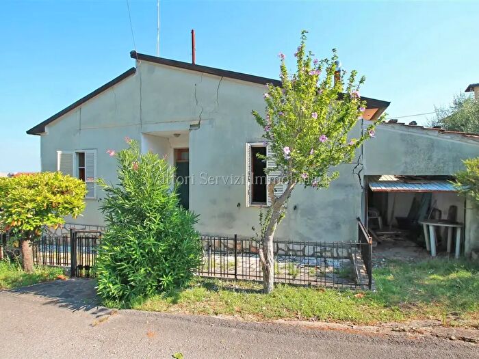 Casa quadrilocale in vendita in Via Parlmiro Togliatti, Torrita Di Siena