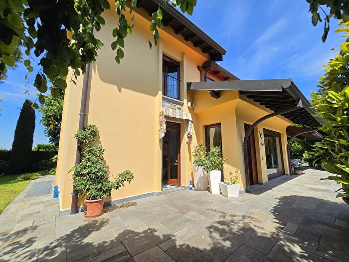 Casa con 7 locali in vendita in Via Castello, Annone Di Brianza