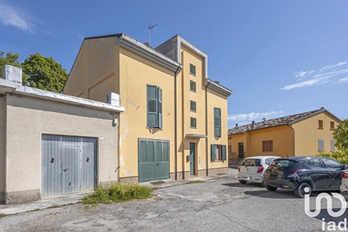 Appartamento con 6 locali in vendita in Serra SantAbbondio