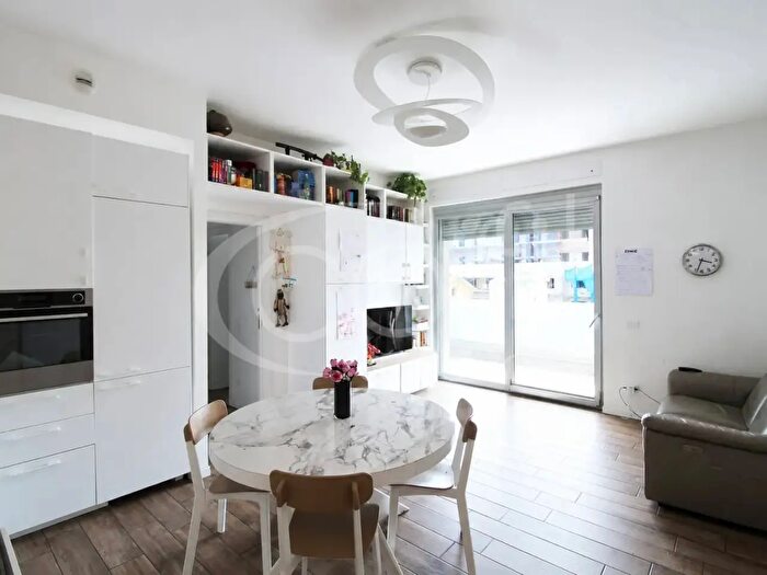 Appartamento trilocale in vendita in Via Rovigno, Milano