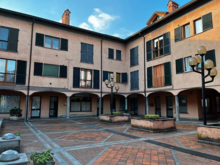 Appartamento trilocale in affitto in Piazza Repubblica, Centro, Malnate