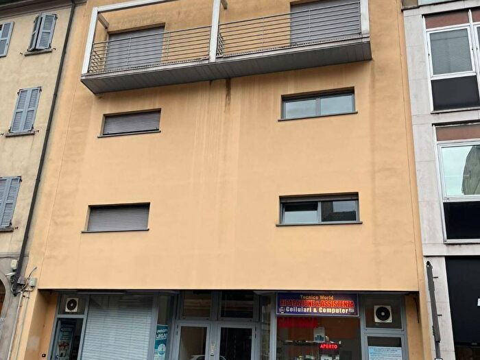 Appartamento bilocale in affitto in Via Luigi Dottesio, Borghi, Como