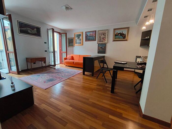 Appartamento trilocale in affitto in Via Camillo Benso di Cavour, Centro, Arona