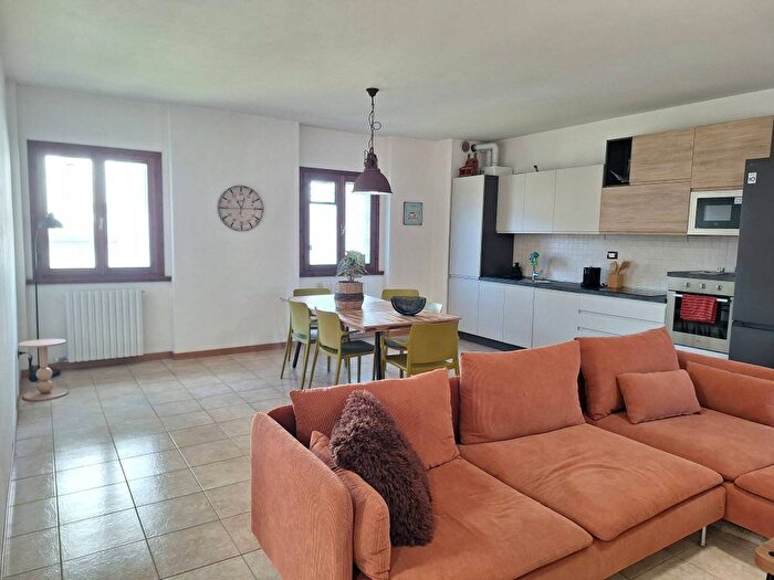 Appartamento trilocale in affitto in Via Ca Curti, Centro, Palazzago