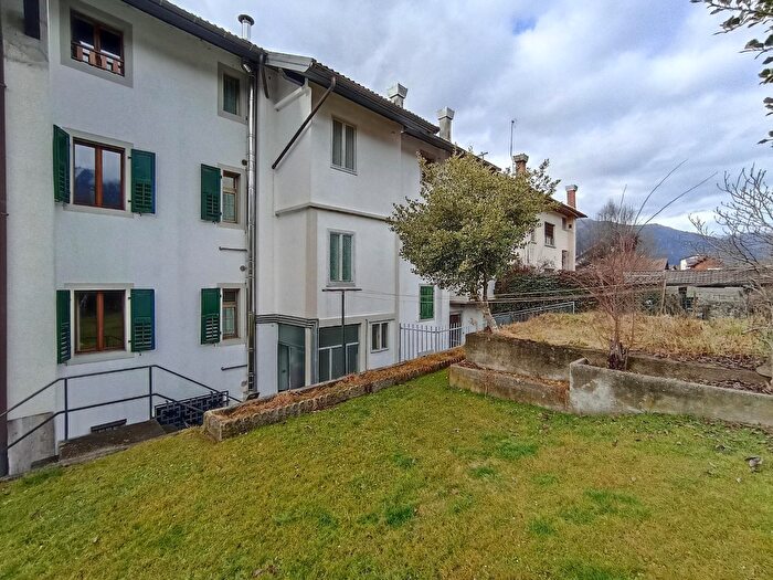 Casa con 10 locali in vendita in Via Caduti II Maggio, Ovaro