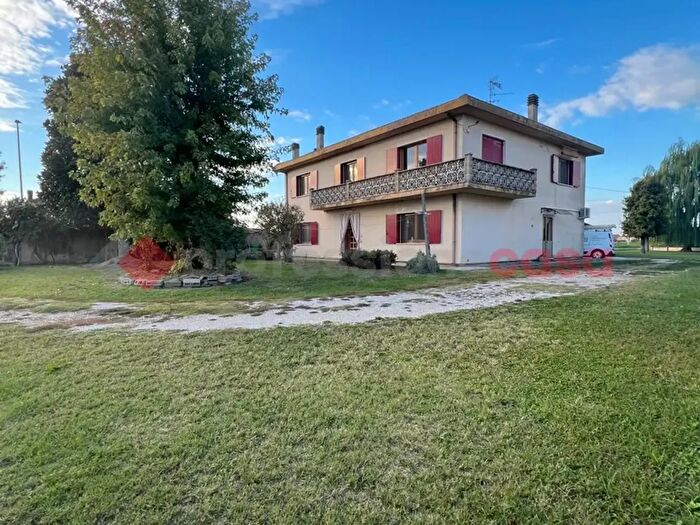 Casa in vendita in Via S Rocco, Lendinara