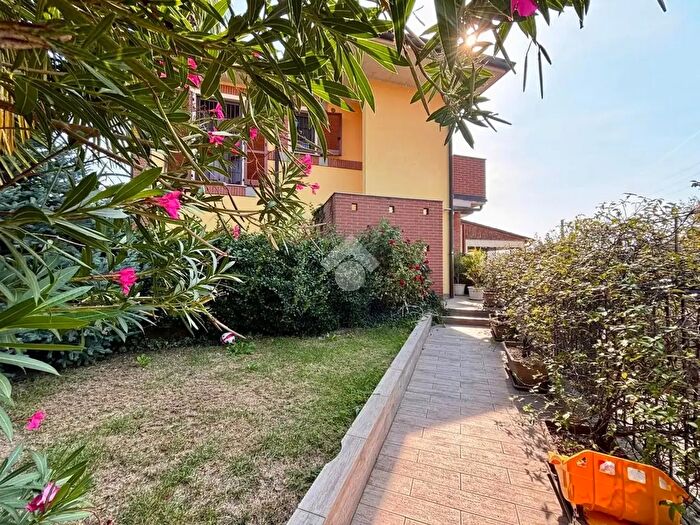 Appartamento trilocale in vendita in Via Fontanine, Brignano Gera D'Adda