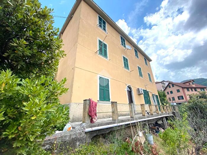 Appartamento trilocale in vendita in Via Ritale, Genova