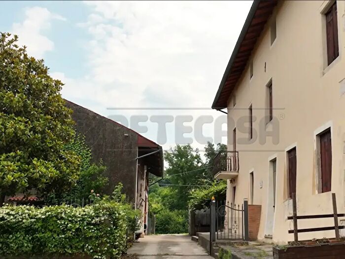 Casa quadrilocale in vendita in Via Costa, Brogliano