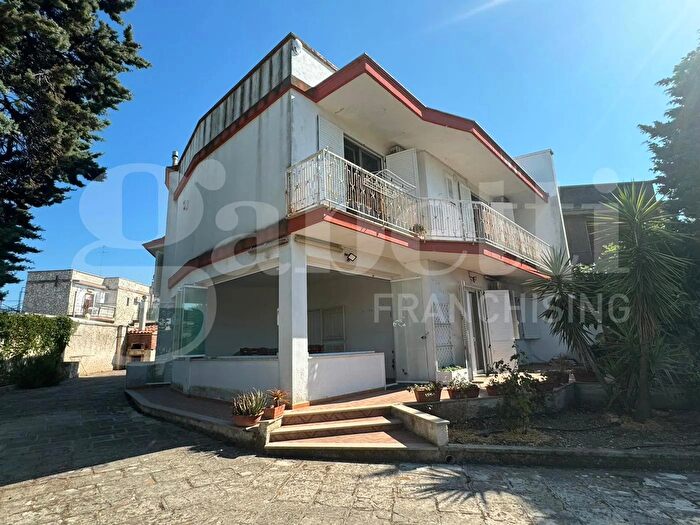 Casa quadrilocale in vendita in Via Bari, Giovinazzo