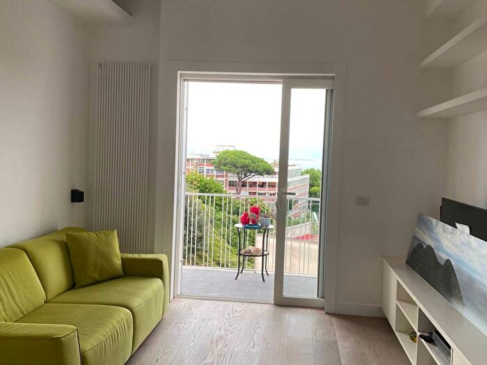 Appartamento trilocale in affitto in Via Alessandro Manzoni, Posillipo, Napoli