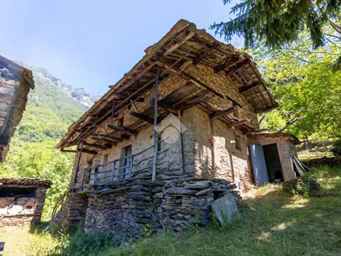 Casa trilocale in vendita in Località Ciarbunil, Villar Pellice