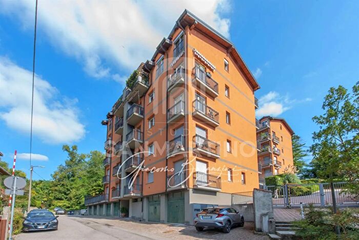 Appartamento trilocale in vendita in Via Santa Croce, Varese